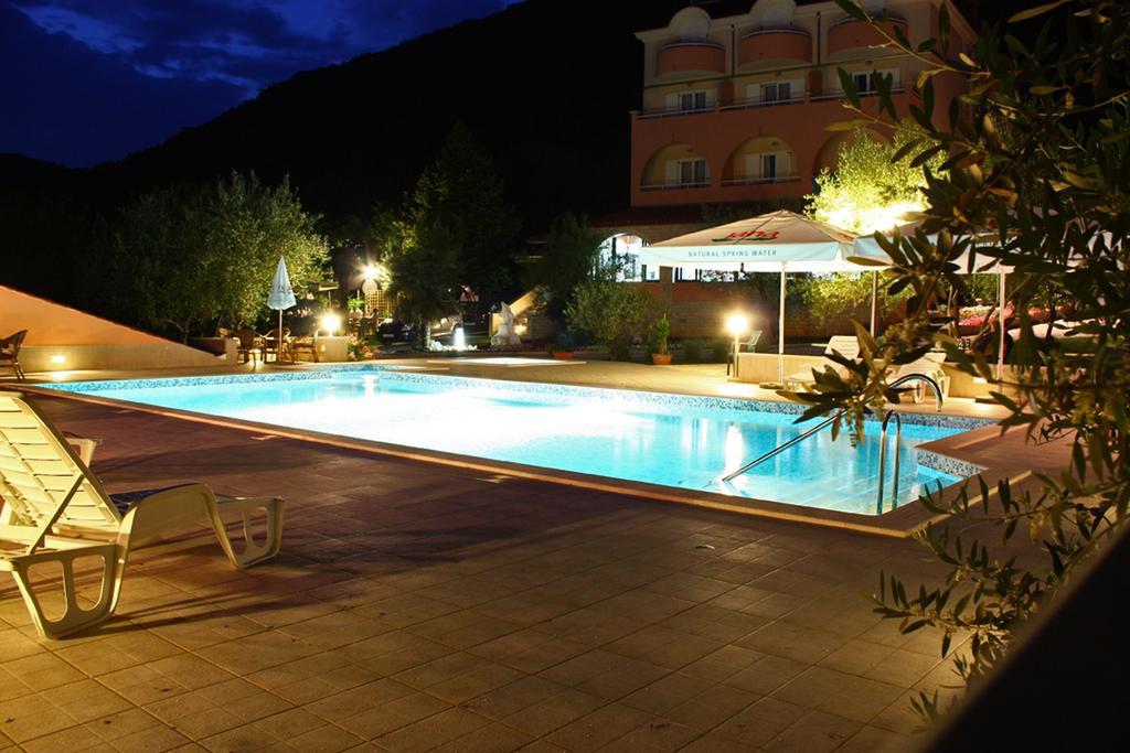 Hotel Carmen Krnica Exteriör bild